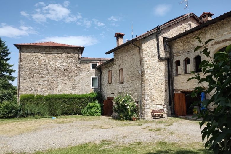 Calestano - Antica dimora in sasso sulle colline parmensi 