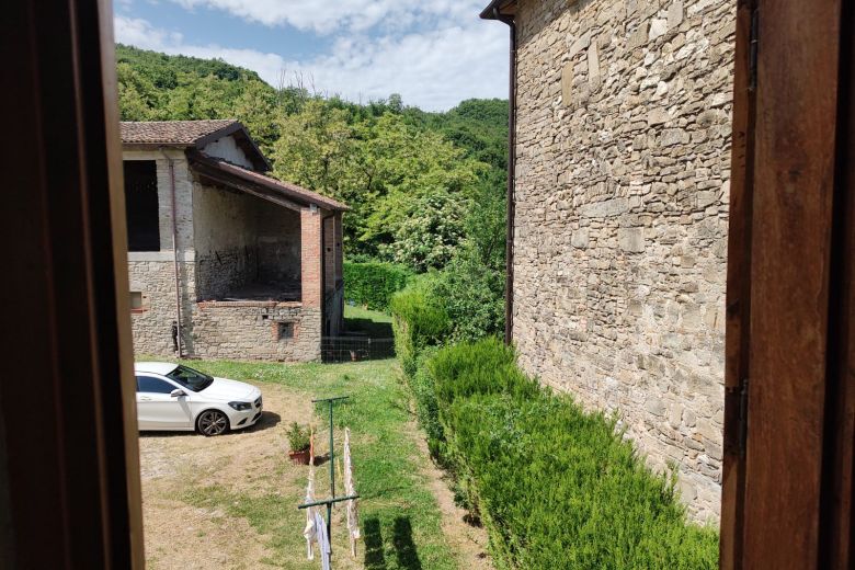 Calestano - Antica dimora in sasso sulle colline parmensi 