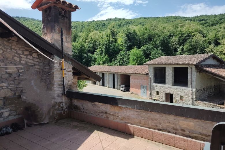 Calestano - Antica dimora in sasso sulle colline parmensi 