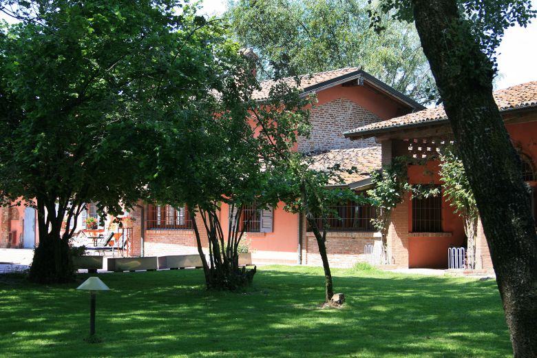 Casale di Campagna sulla strada dell'Oltrepò Pavese 