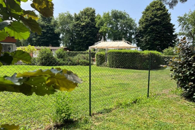 Storica cascina nella campagna pavese con terreno Storica cascina nella campagna pavese con terreno