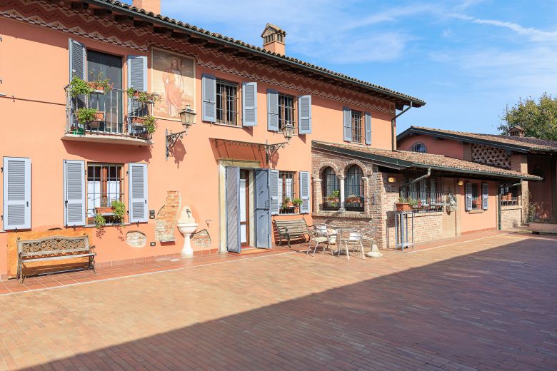 Immobile di pregio nella campagna pavese Immobile di pregio nella campagna pavese