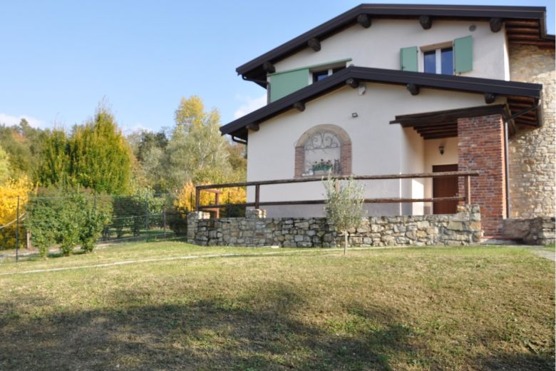 Hills of the Oltrepò Pavese - Country house in the panoramic green 