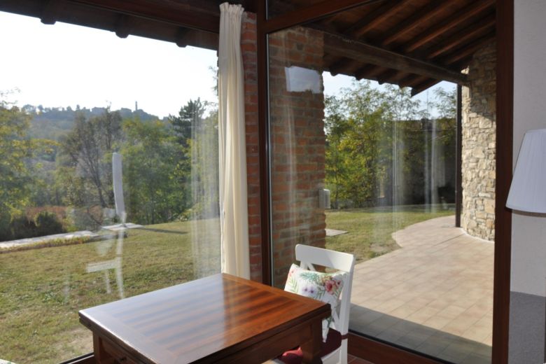 Hills of the Oltrepò Pavese - Country house in the panoramic green 