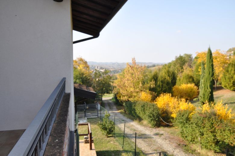 Hills of the Oltrepò Pavese - Country house in the panoramic green 