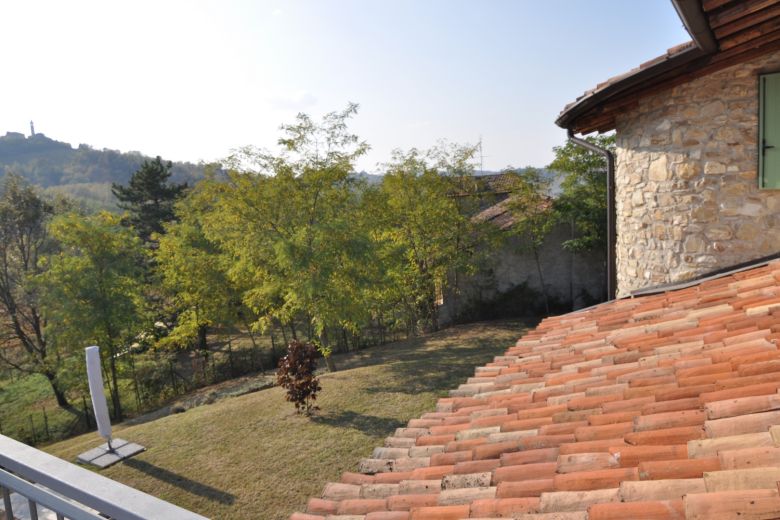 Hills of the Oltrepò Pavese - Country house in the panoramic green 