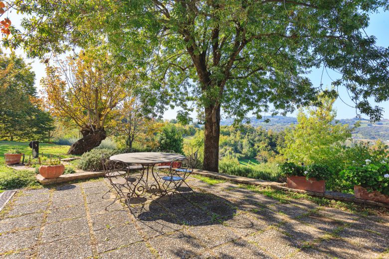 Colline Piacentine Podere con casa in sasso d'epoca Colline Piacentine Podere con casa in sasso d'epoca