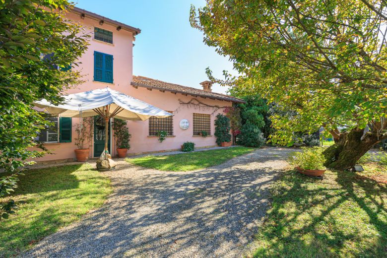Colline Piacentine Podere con casa in sasso d'epoca Colline Piacentine Podere con casa in sasso d'epoca