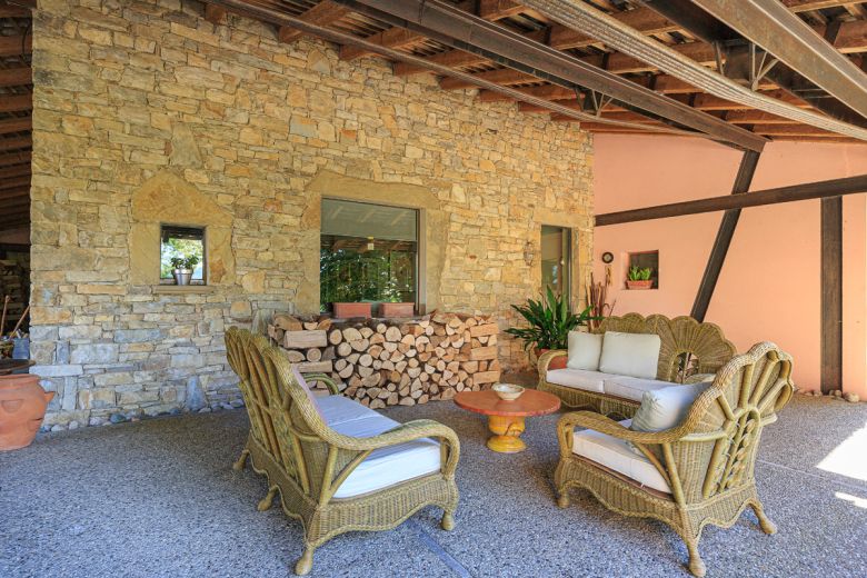 Gropparello(PC) - Casa in sasso panoramica+ 60.000mq di terreno 