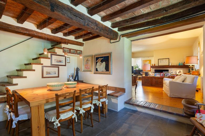 Colline Piacentine Podere con casa in sasso d'epoca Colline Piacentine Podere con casa in sasso d'epoca