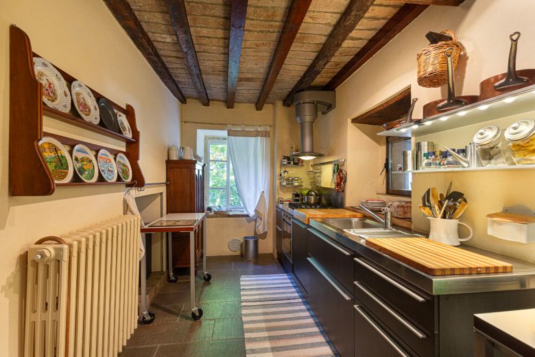 Colline Piacentine Podere con casa in sasso d'epoca Colline Piacentine Podere con casa in sasso d'epoca