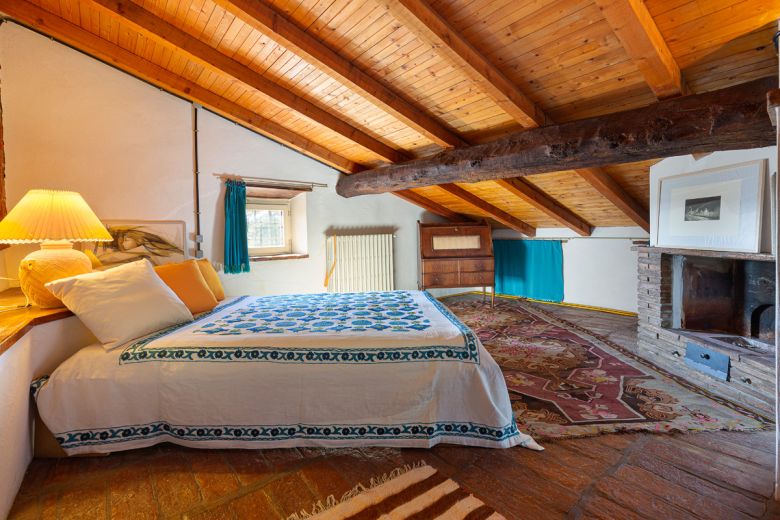 Colline Piacentine Podere con casa in sasso d'epoca Colline Piacentine Podere con casa in sasso d'epoca