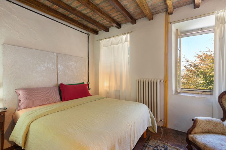 Colline Piacentine Podere con casa in sasso d'epoca Colline Piacentine Podere con casa in sasso d'epoca