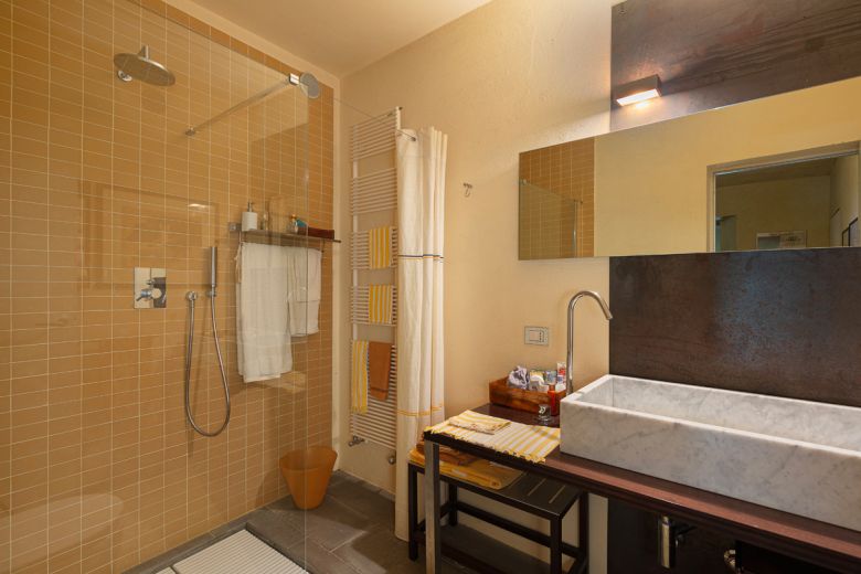 Colline Piacentine Podere con casa in sasso d'epoca Colline Piacentine Podere con casa in sasso d'epoca