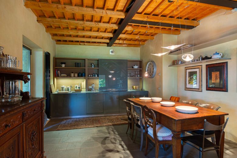 Colline Piacentine Podere con casa in sasso d'epoca Colline Piacentine Podere con casa in sasso d'epoca