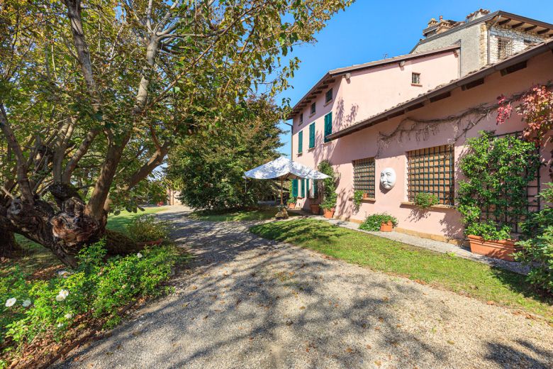 Colline Piacentine Podere con casa in sasso d'epoca Colline Piacentine Podere con casa in sasso d'epoca