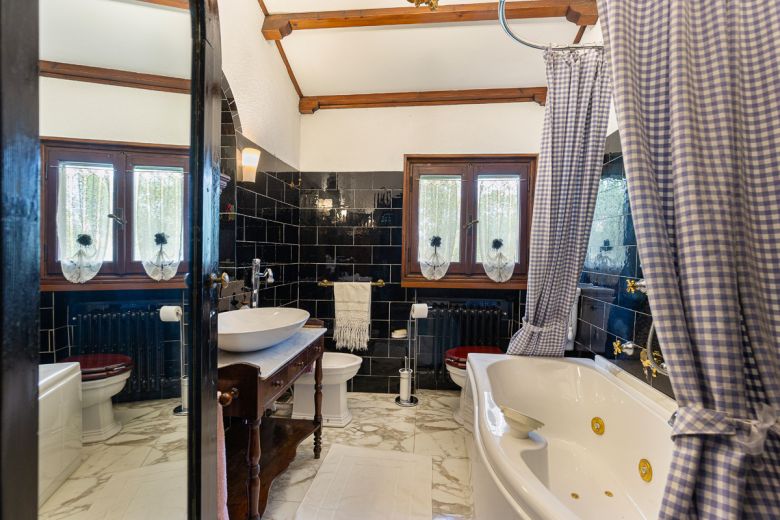 Garlasco - Antica casa di campagna con parco 