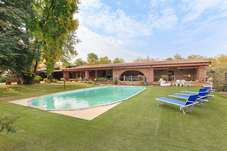 Garlasco - Antica casa di campagna con parco 