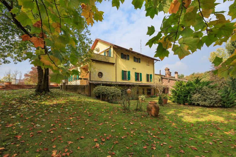 Garlasco - Antica casa di campagna con parco 