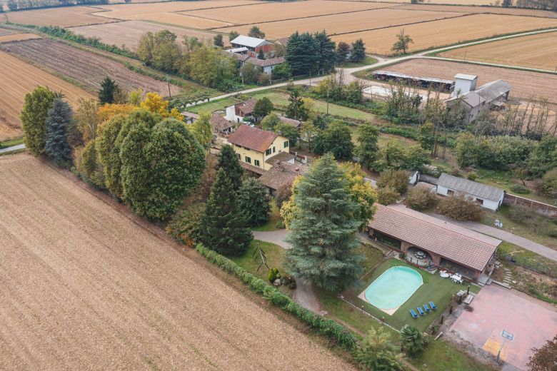 Garlasco - Antica casa di campagna con parco 