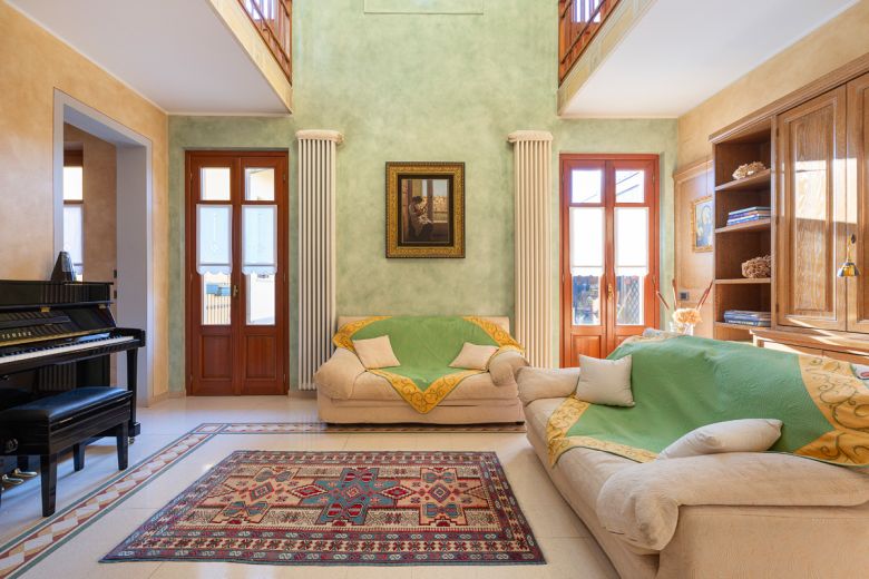 Milano Sud Ovest  -  Casa di pregio con giardino esclusivo