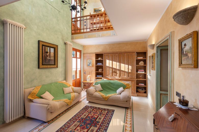 Milano Sud Ovest  -  Casa di pregio con giardino esclusivo