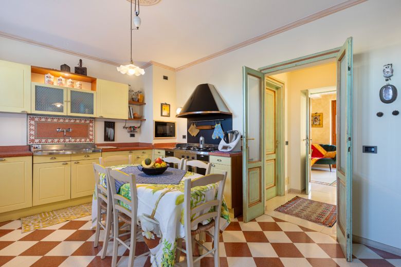 Milano Sud Ovest  -  Casa di pregio con giardino esclusivo