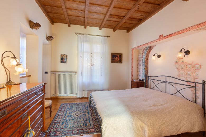 Milano Sud Ovest  -  Casa di pregio con giardino esclusivo