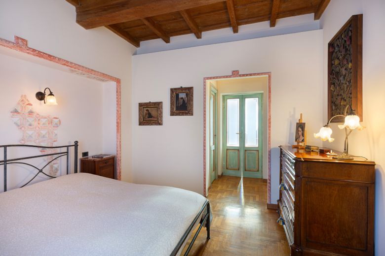 Milano Sud Ovest  -  Casa di pregio con giardino esclusivo