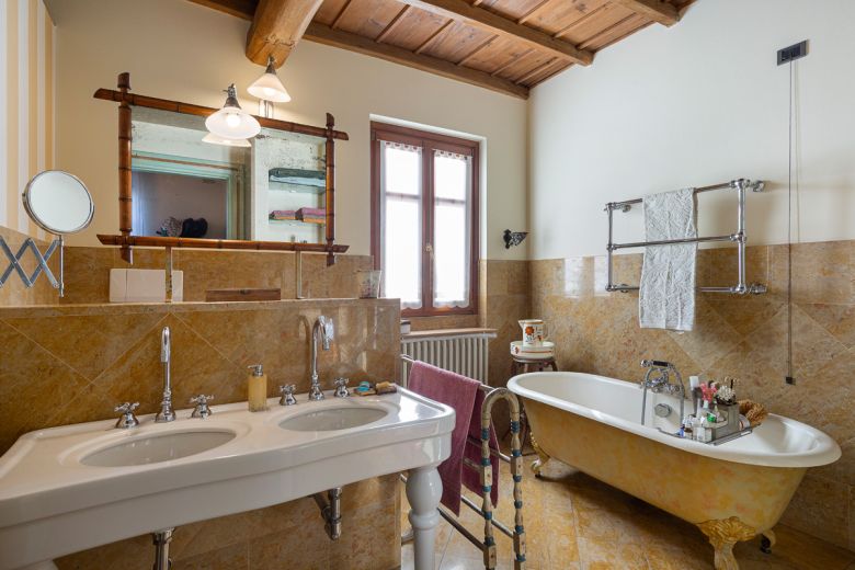 Milano Sud Ovest  -  Casa di pregio con giardino esclusivo