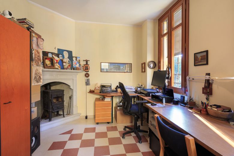 Milano Sud Ovest  -  Casa di pregio con giardino esclusivo