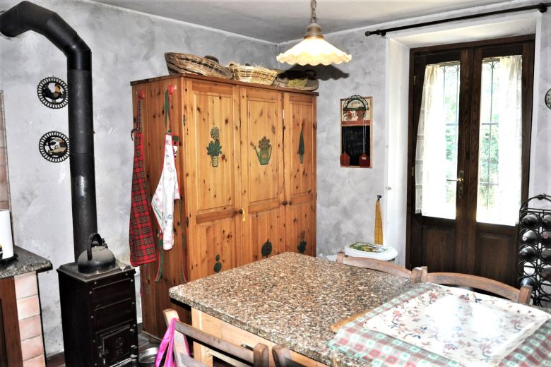 Casa in sasso con giardino e rustico a pochi km da Varzi 