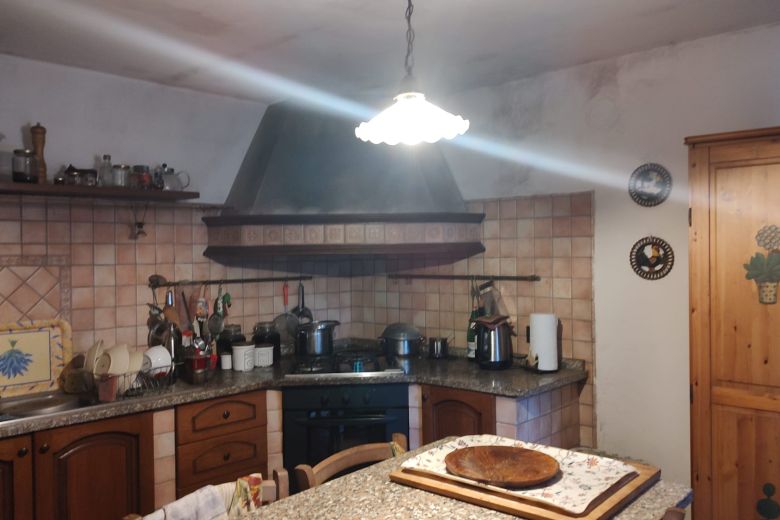 Casa in sasso con giardino e rustico a pochi km da Varzi Casa in sasso con giardino e rustico a pochi km da Varzi