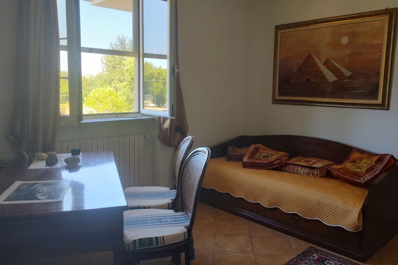 Villa di Rappresentanza con Piscina e Giardino