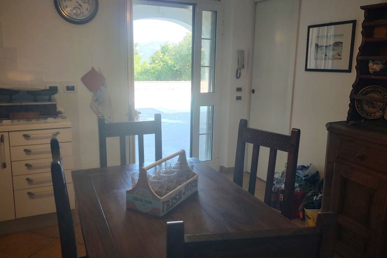 Villa di Rappresentanza con Piscina e Giardino