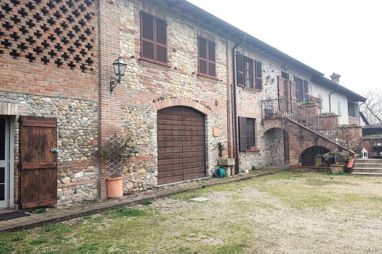 Porzione di Casale in Sasso – Appartamento + Laboratorio