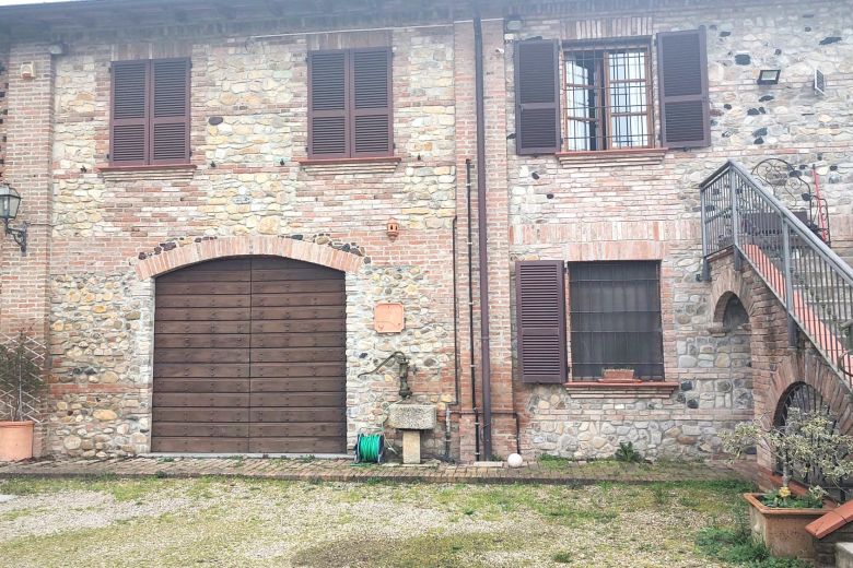 Porzione di Casale in Sasso – Appartamento + Laboratorio