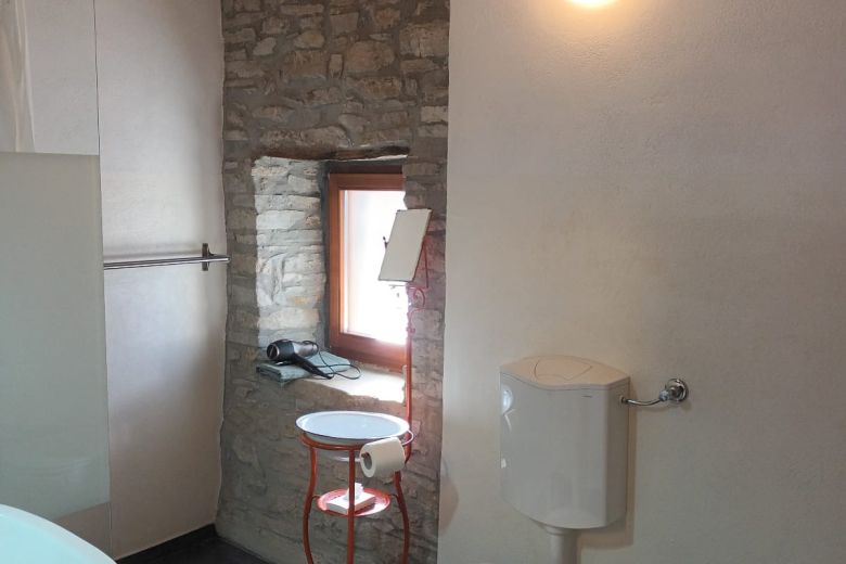 A casa. La tua libertà tra i vicoli di Ruino. A casa. La tua libertà tra i vicoli di Ruino.