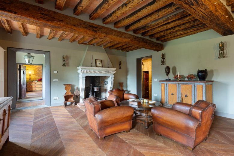 Nella campagna piacentina rimarchevole dimora di pregio Nella campagna piacentina rimarchevole dimora di pregio