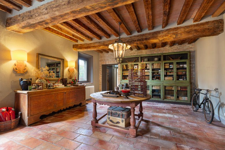 Nella campagna piacentina rimarchevole dimora di pregio Nella campagna piacentina rimarchevole dimora di pregio