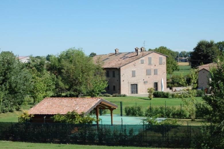 Nella campagna piacentina rimarchevole dimora di pregio Nella campagna piacentina rimarchevole dimora di pregio