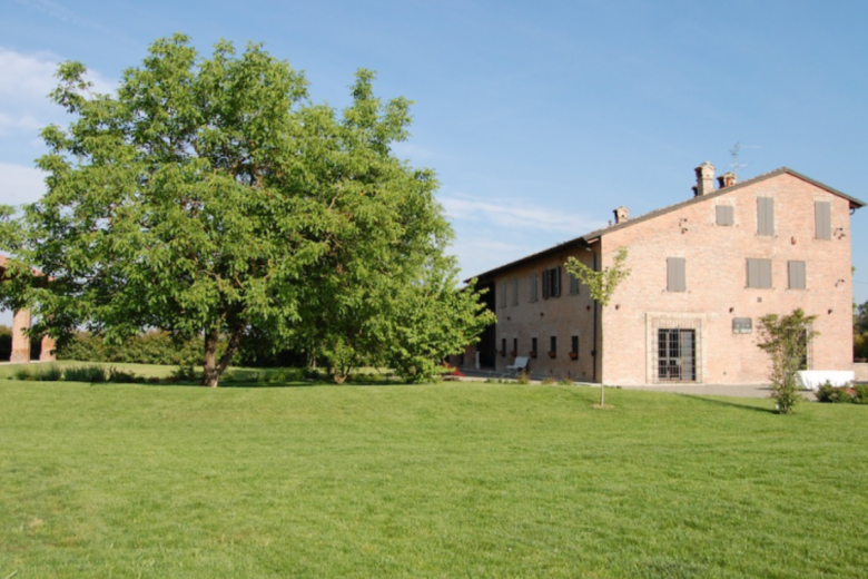 Nella campagna piacentina rimarchevole dimora di pregio Nella campagna piacentina rimarchevole dimora di pregio