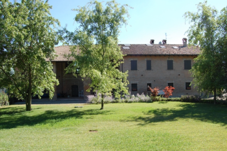 Nella campagna piacentina rimarchevole dimora di pregio Nella campagna piacentina rimarchevole dimora di pregio