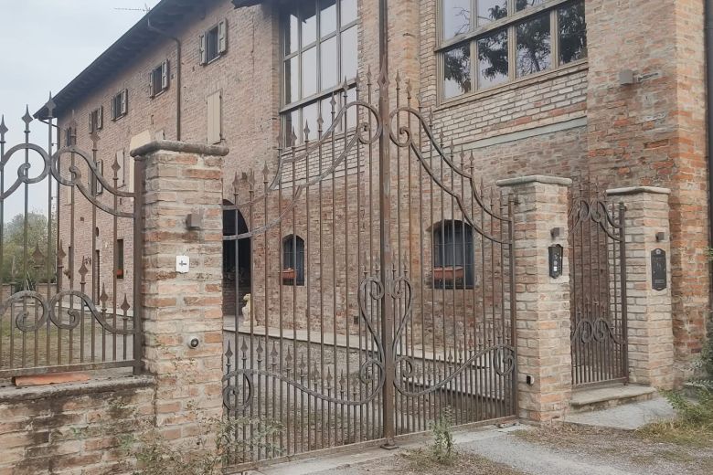 Nella campagna piacentina rimarchevole dimora di pregio Nella campagna piacentina rimarchevole dimora di pregio