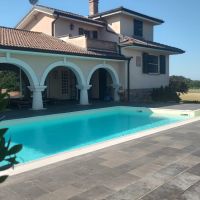Villa di Rappresentanza con Piscina e Giardino